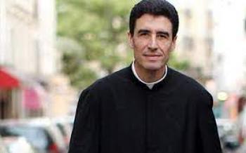 Na França padre revoluciona na forma de converter os fiéis e trazer os católicos à Igreja novamente