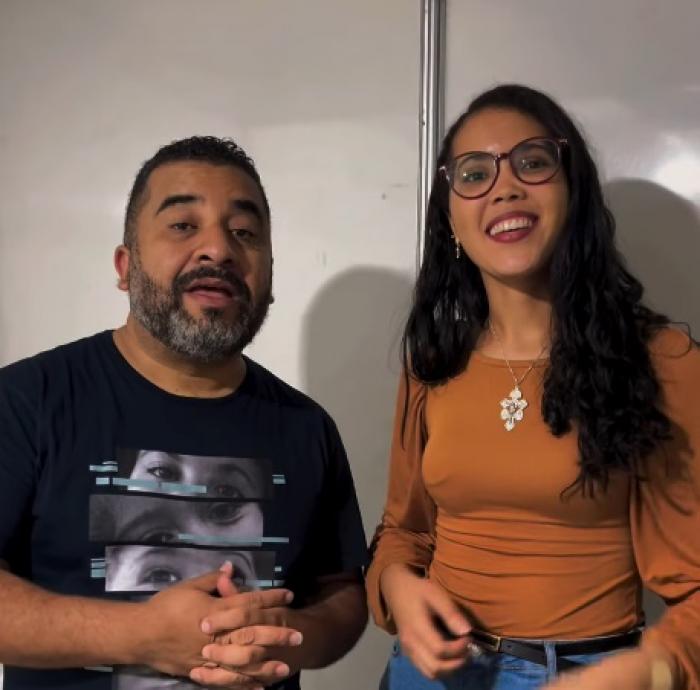 Bia Lopes emociona cantando ao lado de Juninho Casemiro